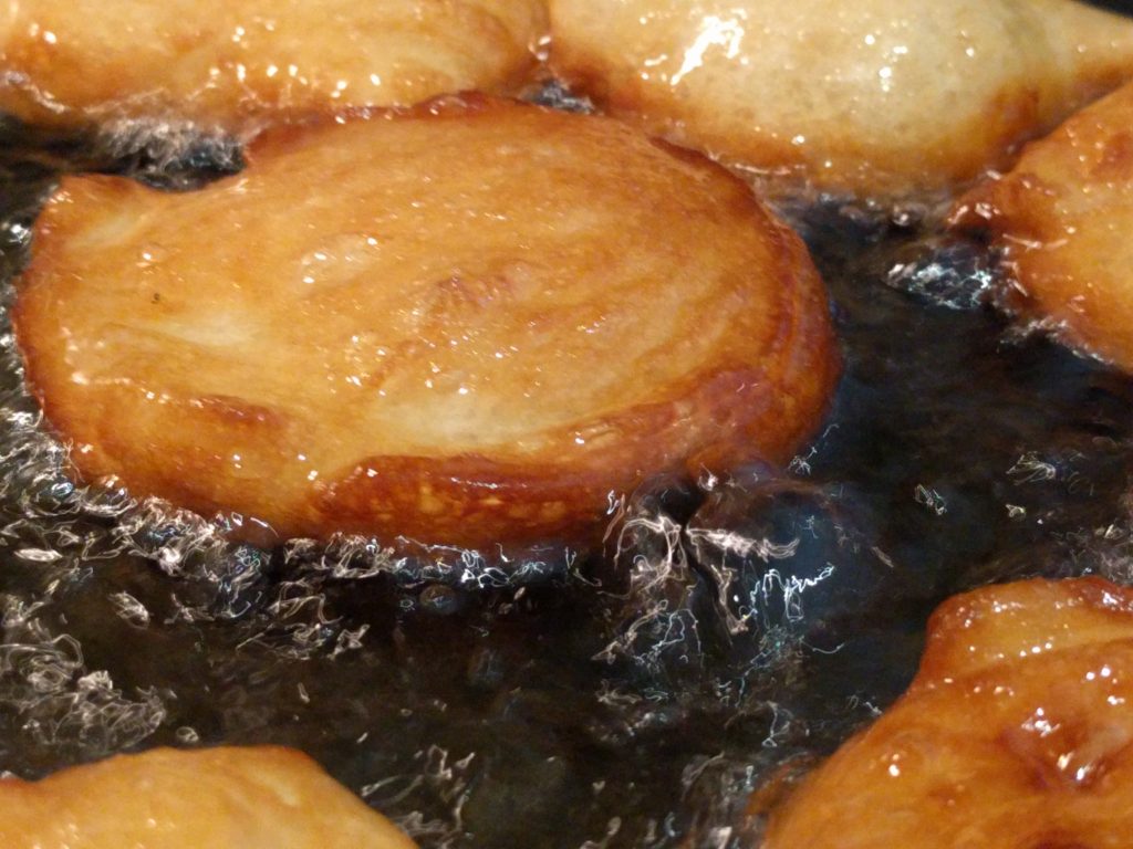 sufganiyot frying