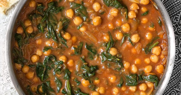 Curried Chickpeas and Spinach by budgetbytes
