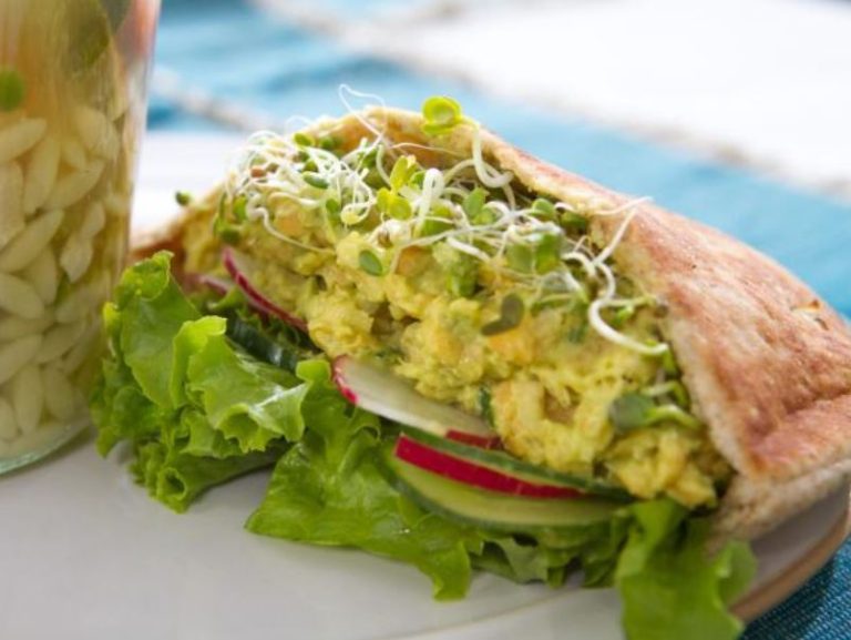 trisha yearwood smashed chickpea and avocado sandwiches