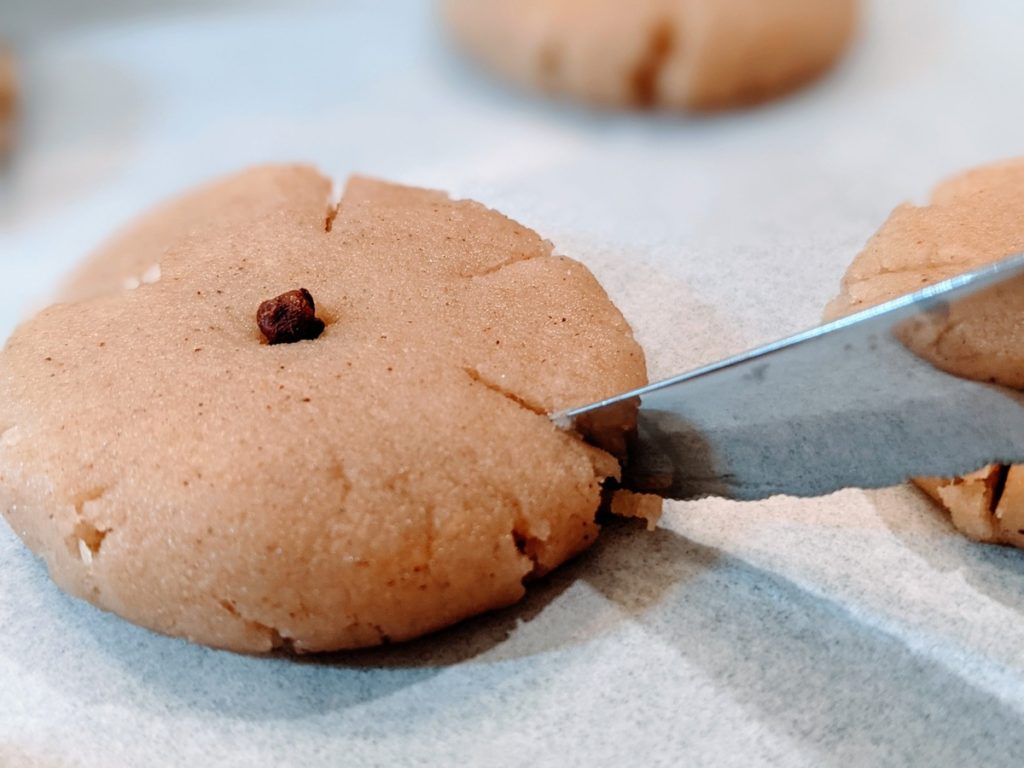 moroccan shortbread cookies ghoriba cutting slits