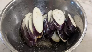 Slicing Eggplant Mafrum