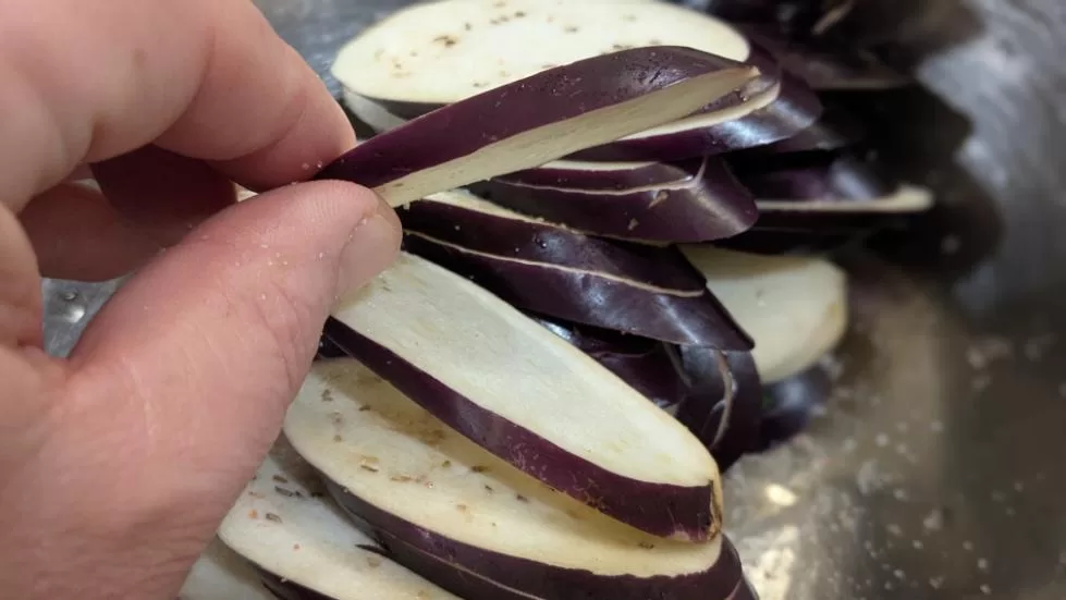 Slicing Eggplant Mafrum